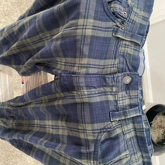 SKINNY LEVI’s 33x32 GREEN AND BLUE PLAID
RARE - Picture 7 of 7